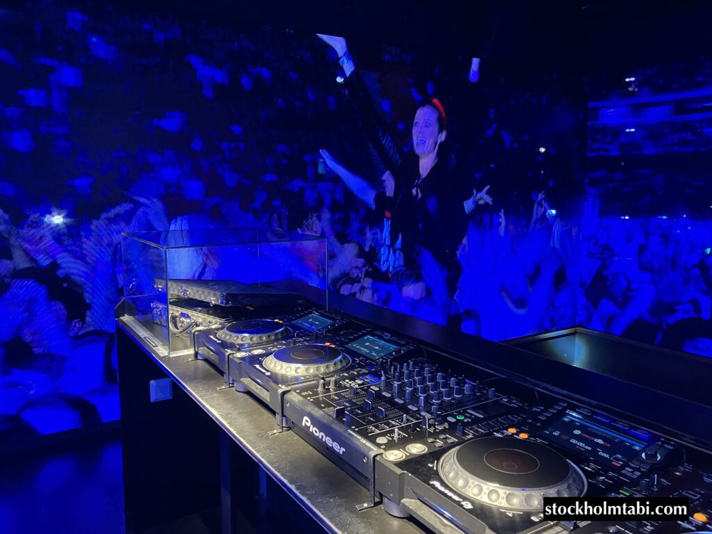 Avicii ExperienceのD Jブース