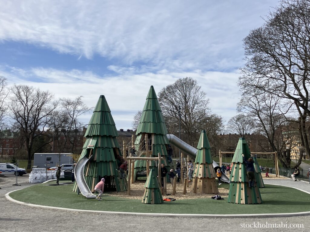 とんがり屋根のヴァーサ公園の遊び場