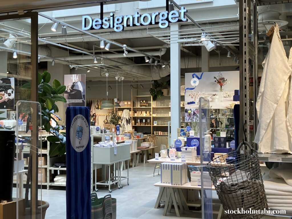 モダンなDesigntorgetの看板
