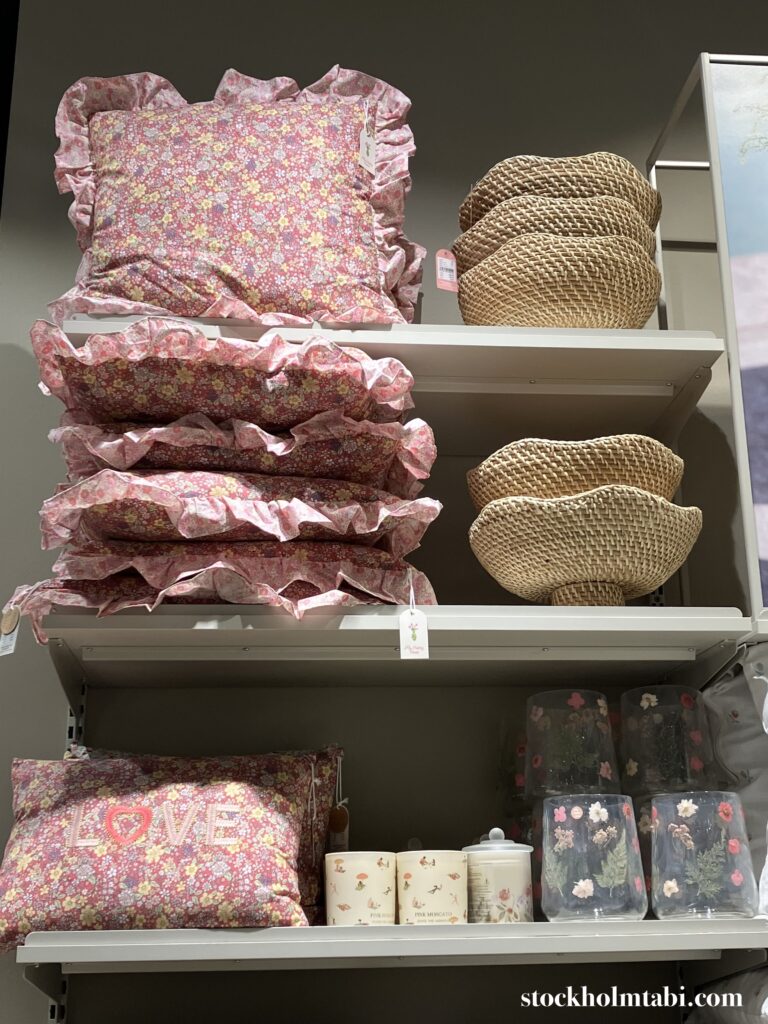 Hemtexのピンクのクッション