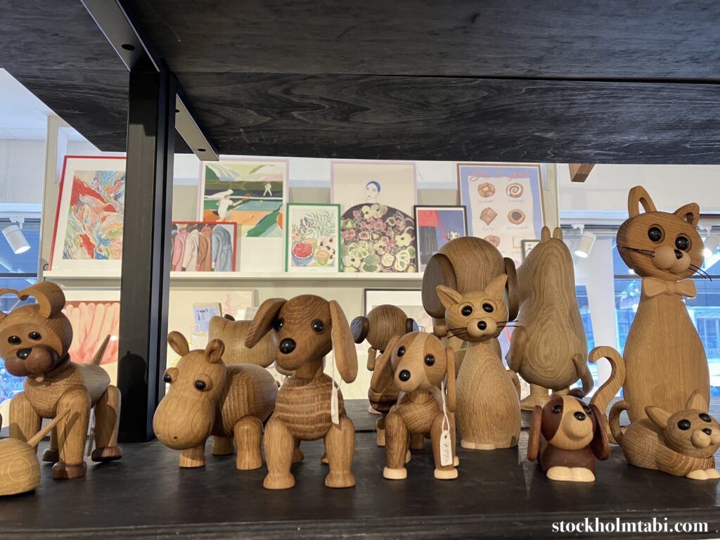 Spring Copenhagenの木の動物のオブジェ