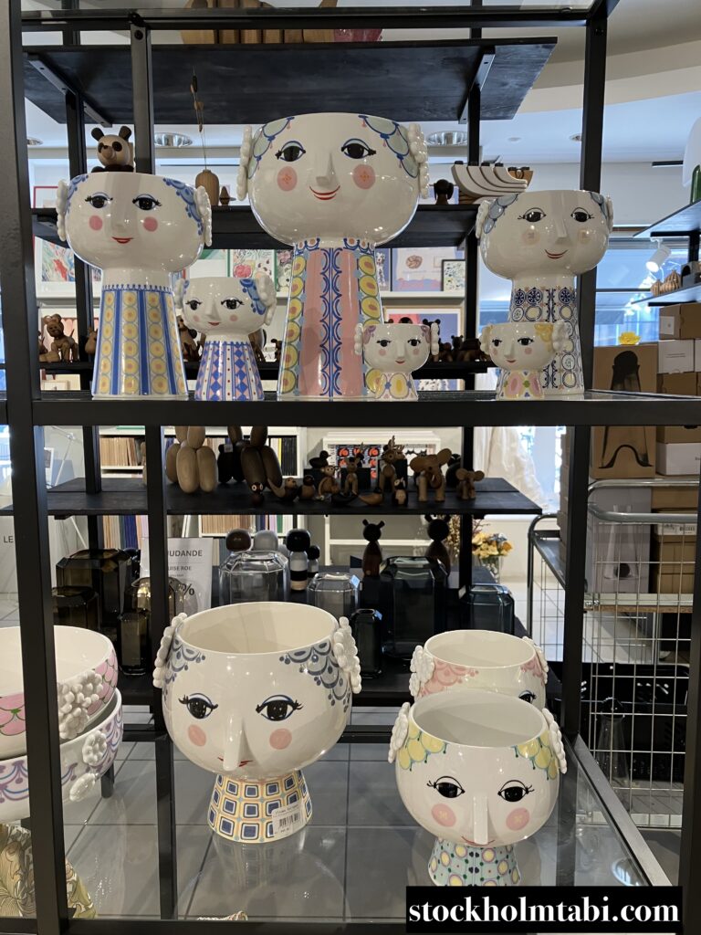 女の子の表情がかわいいビョルン・ウィンブラッドの花瓶