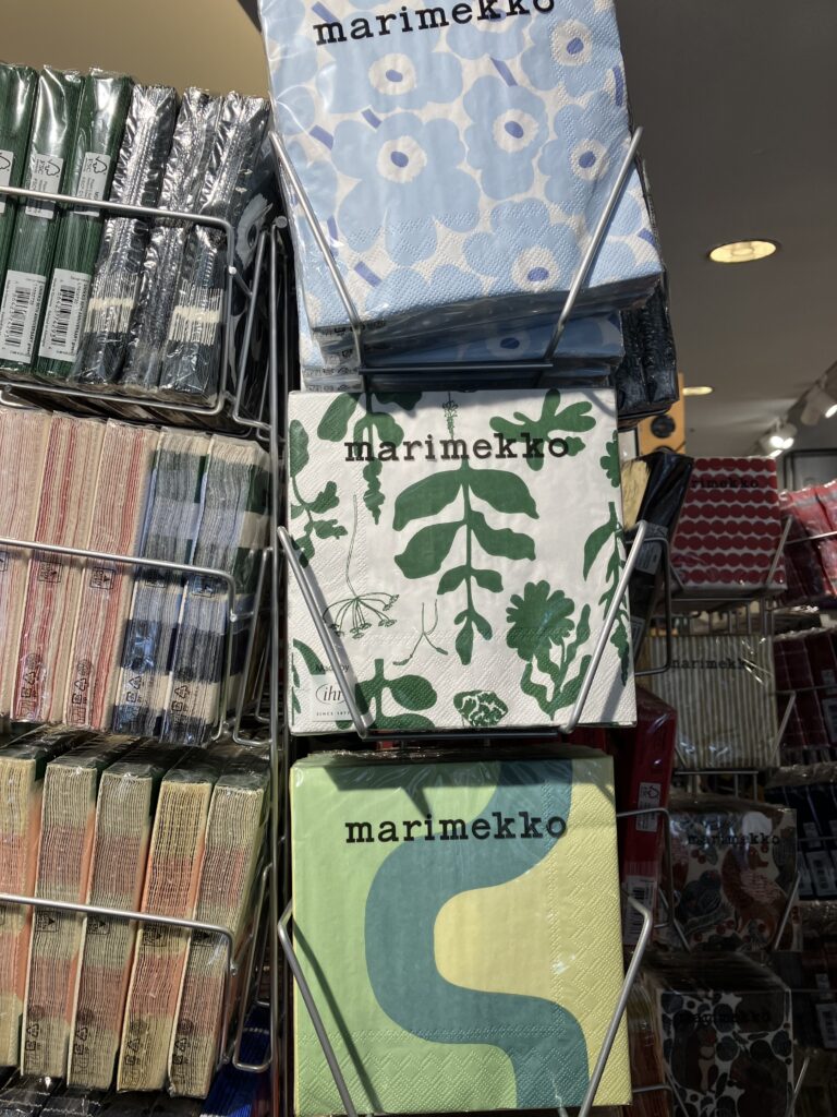 淡い色のマリメッコのナプキン
