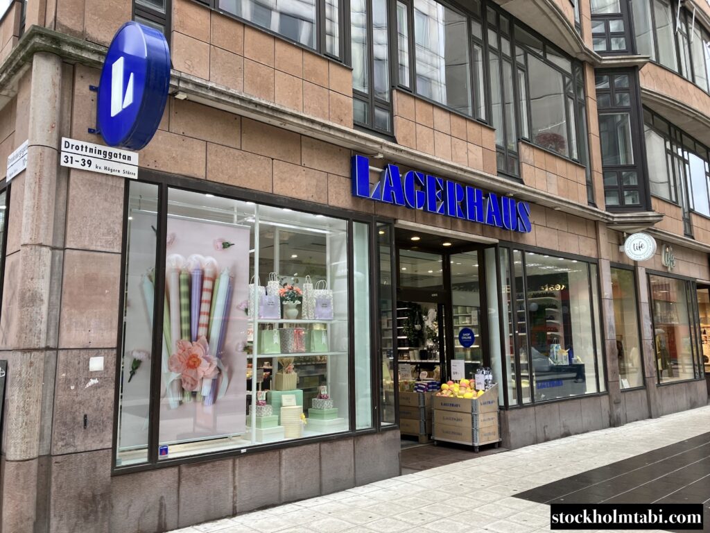 青い太字のLagerhausの看板