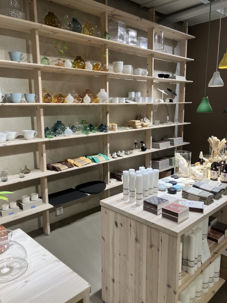 Norrgavelの小物棚