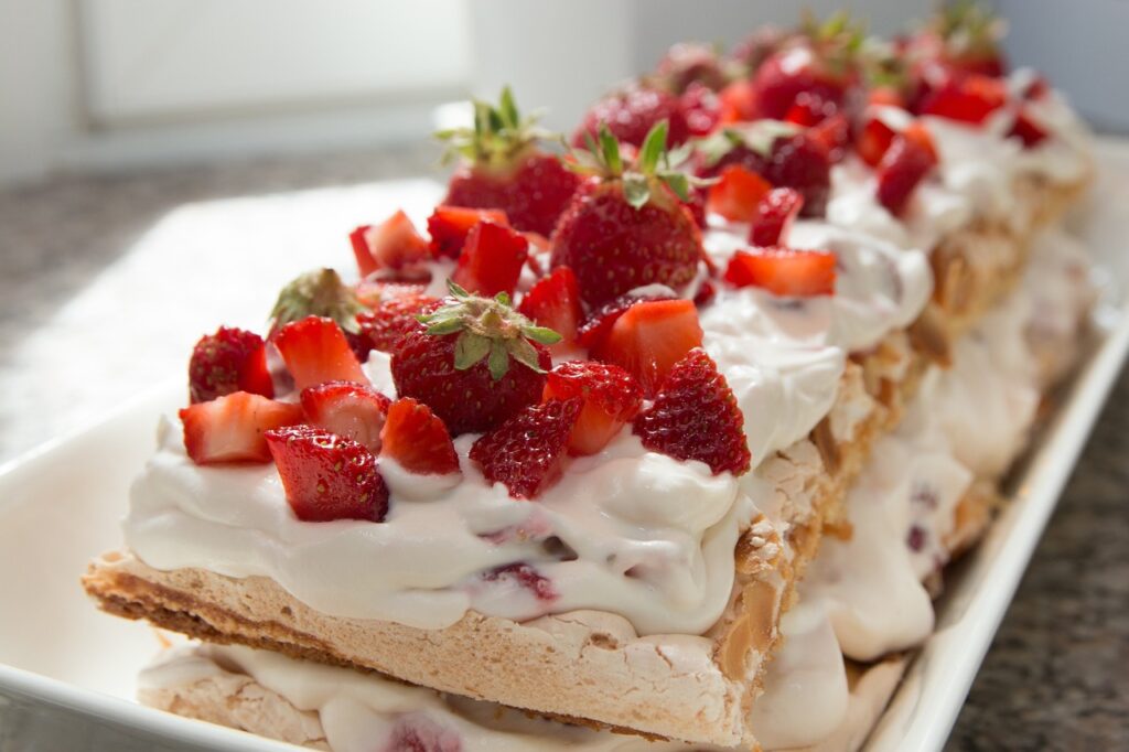 スウェーデンの夏至祭のいちごのケーキ