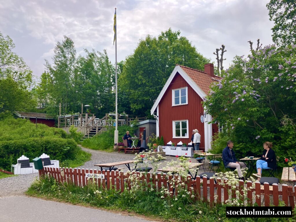 Kaptensstuganの赤い壁の建物