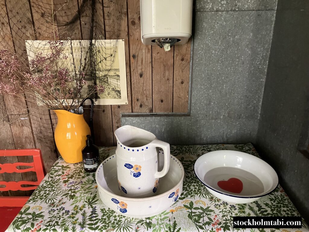 Kaptensstuganのトイレの手洗い洗面器