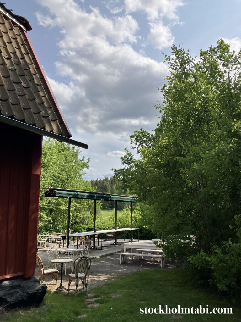 Långängens Gårdの外のテーブル