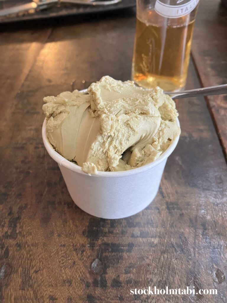 カップに入った450 Gradiのアイス