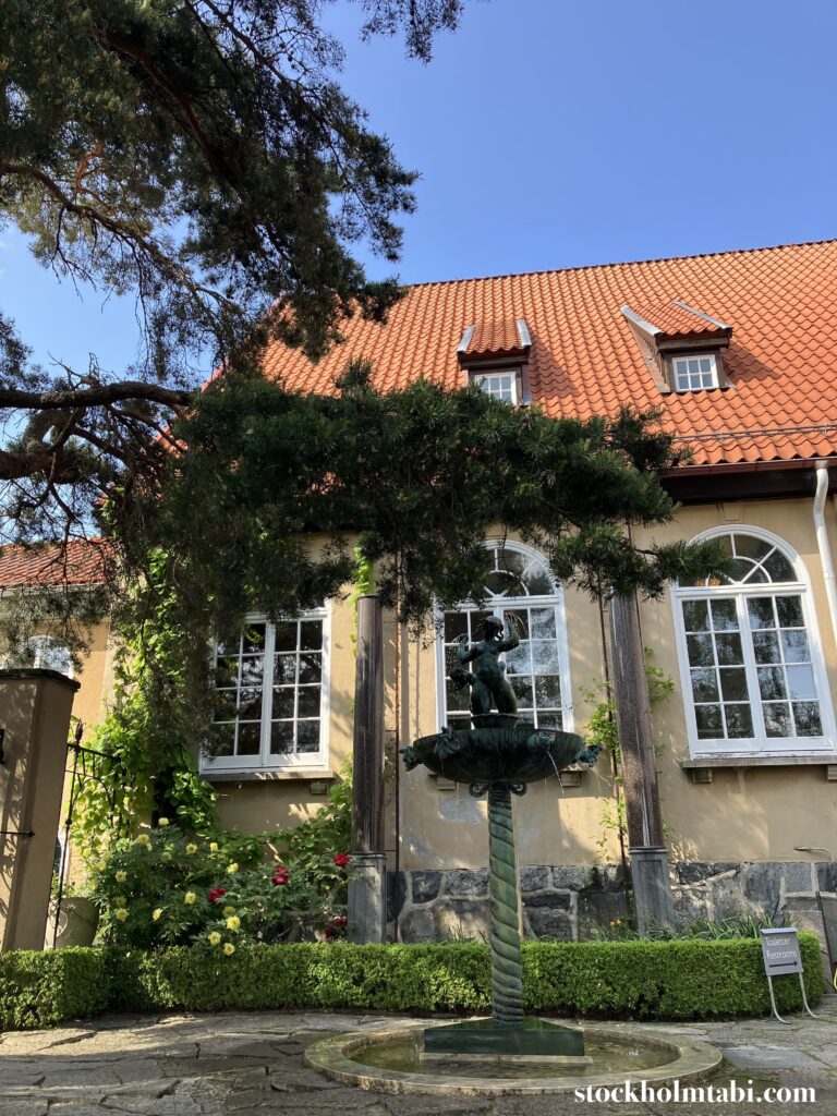ミレスゴーデン博物館の赤い屋根の家