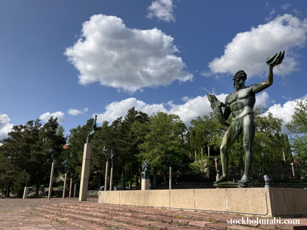 巨大な彫刻が立ち並ぶミレスゴーデンの庭園