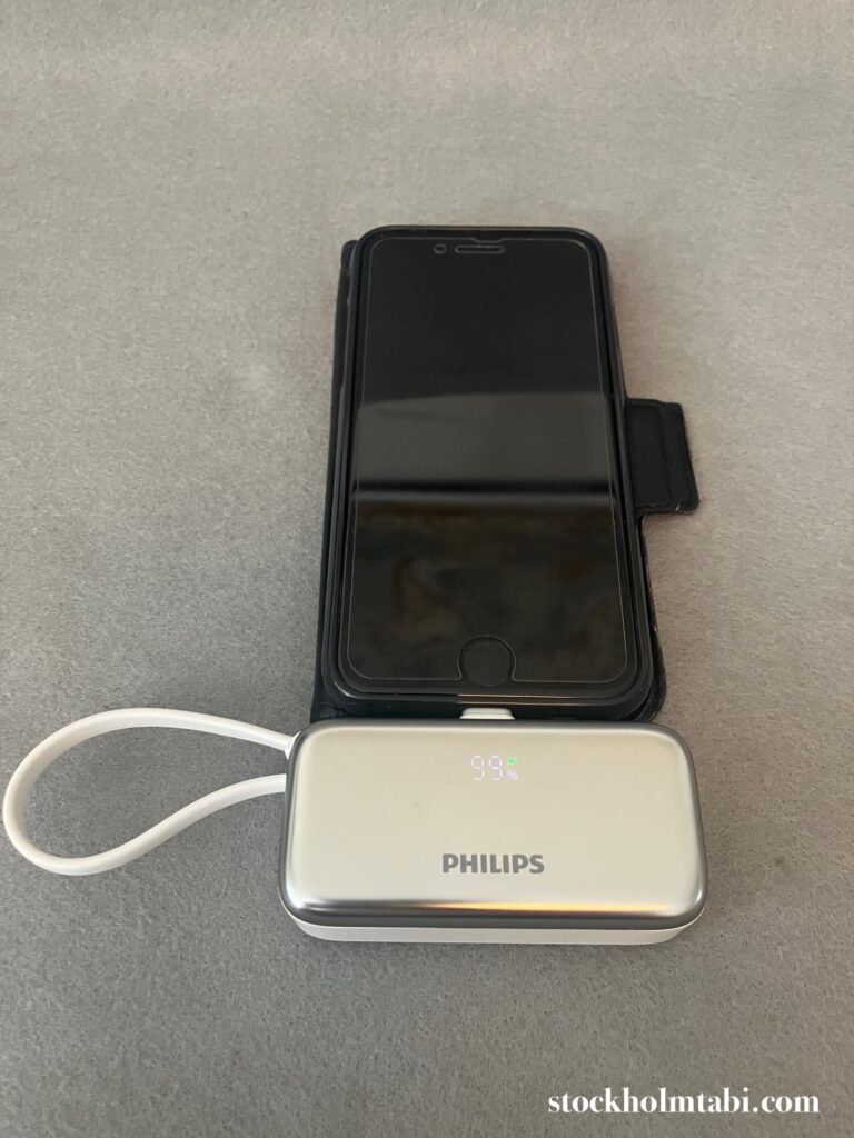　iPhoneに繋げたフィリップスのモバイルバッテリー