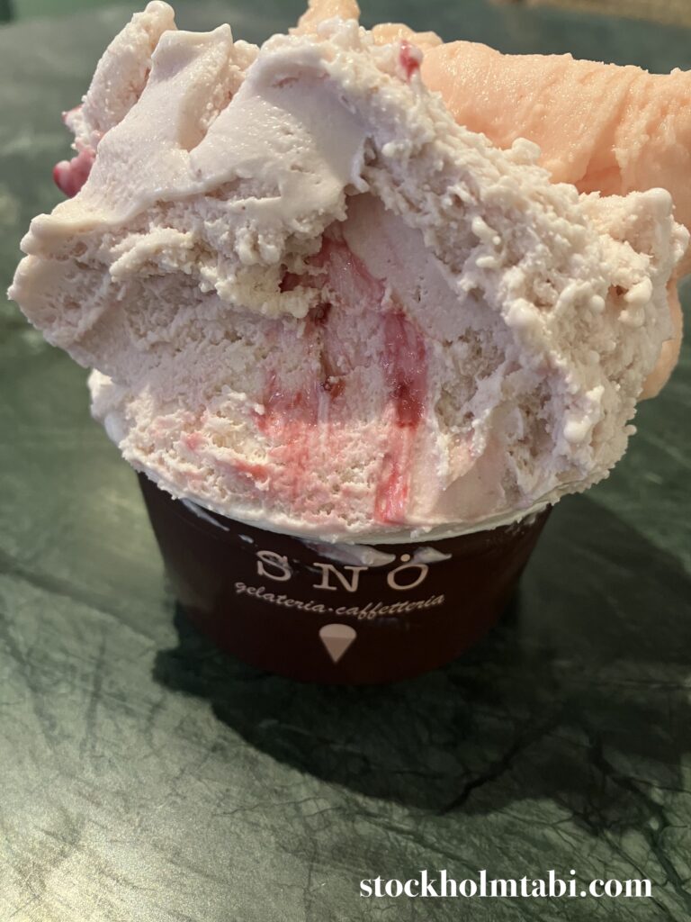 ピンク色のSNÖのジェラート