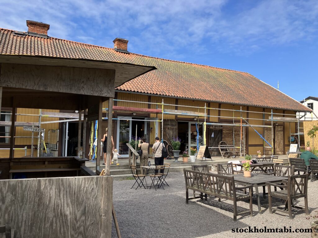 工事中のElfviks Gårdsbistroの建物