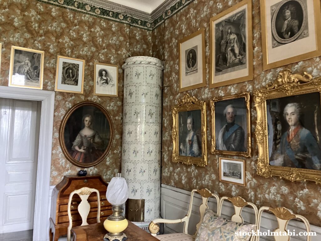 Tyresö Slottの肖像画がたくさん並んだ部屋