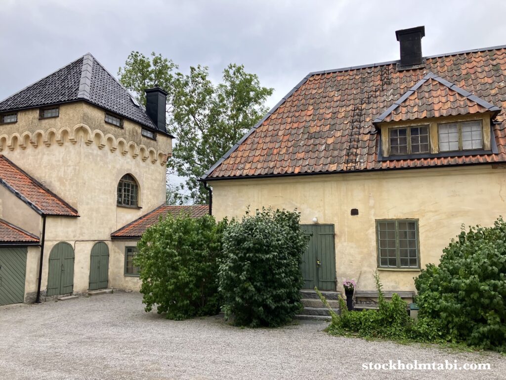 Tyresö Slottの東側の赤い屋根の建物
