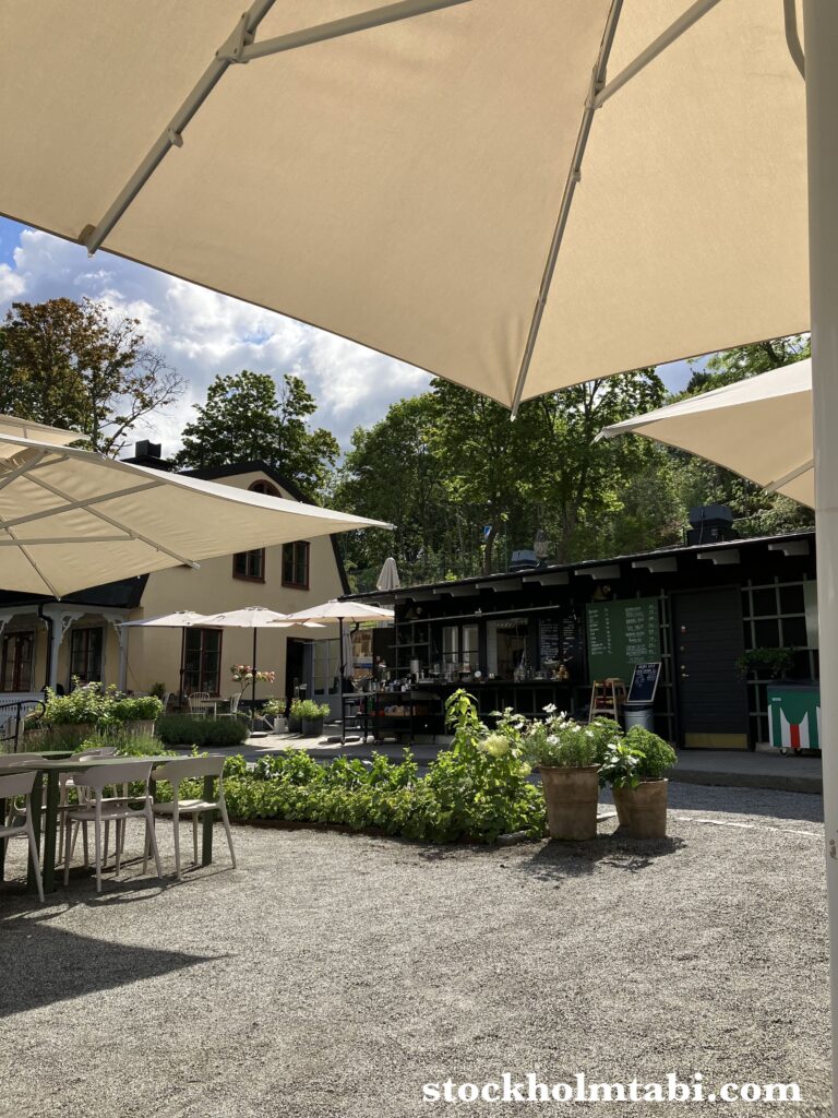黒い屋根のMariedals Trädgårdscaféのレジ