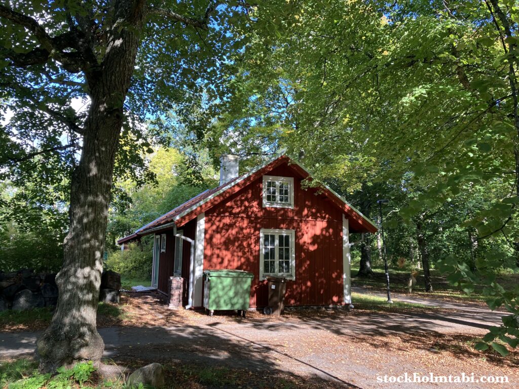 Edesbergs Slott近くにある赤い家