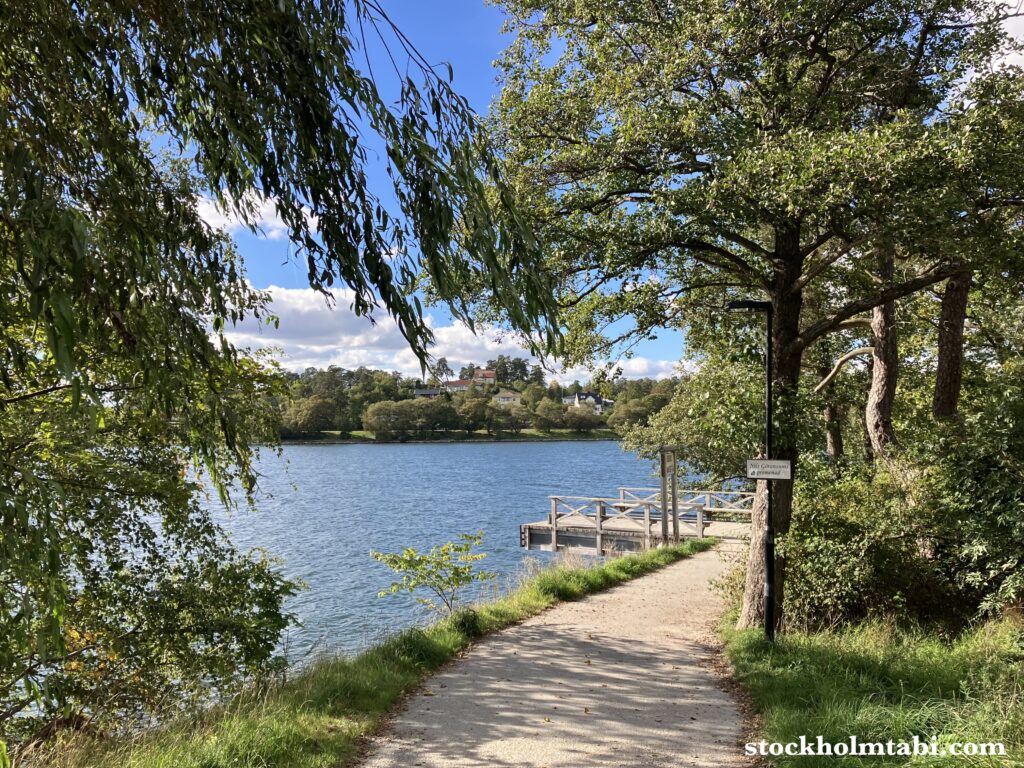 Edsvikens Gelateria近くの散歩道