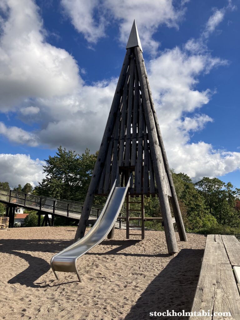 Edsvikens Gelateria近くの子供の滑り台
