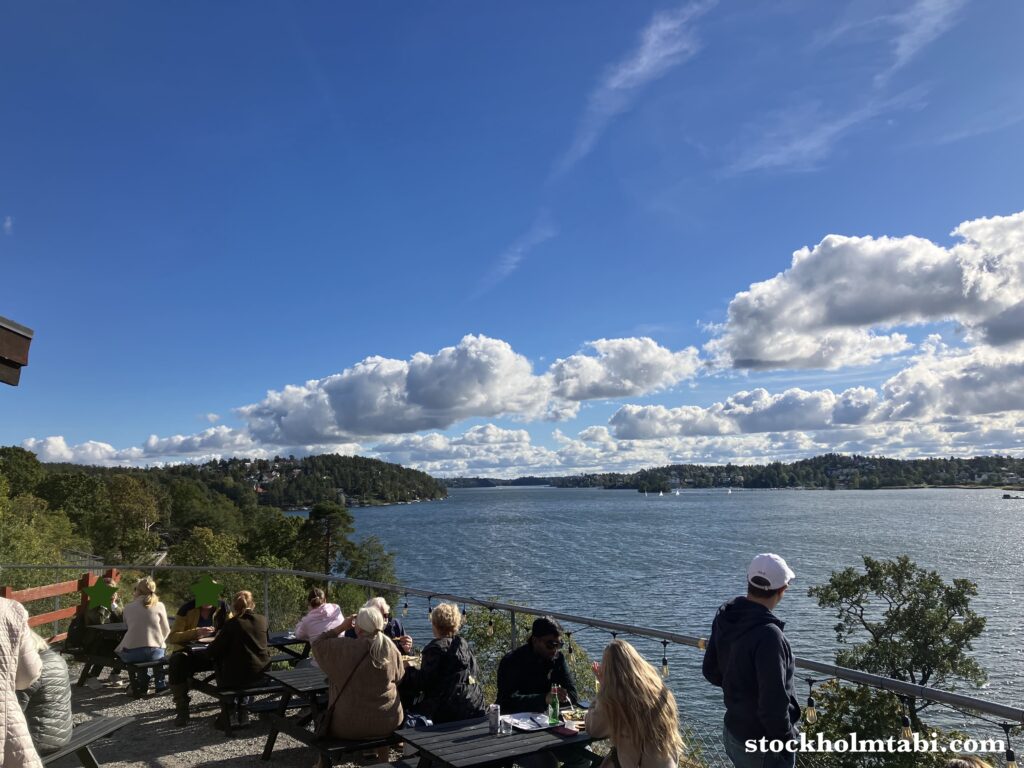 Edsvikens Gelateriaから見える水辺