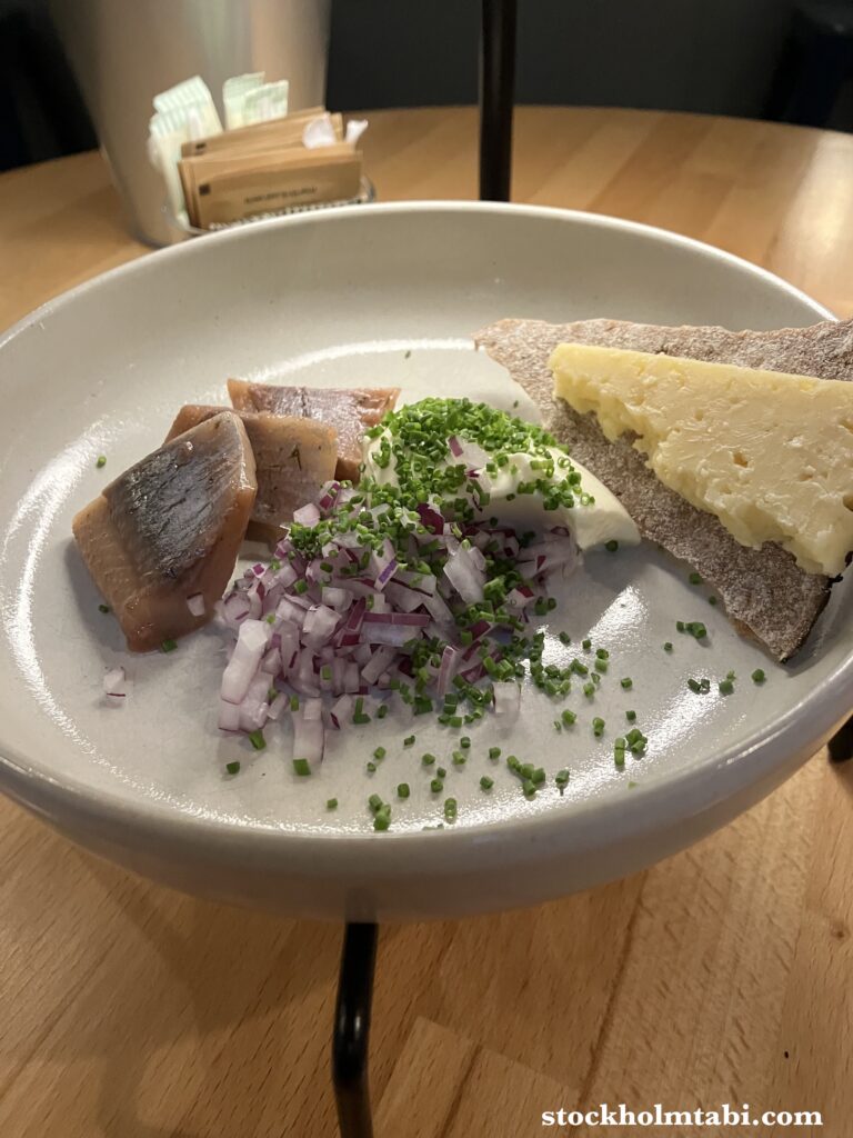 レストランB.A.R.のニシンとチーズのお皿