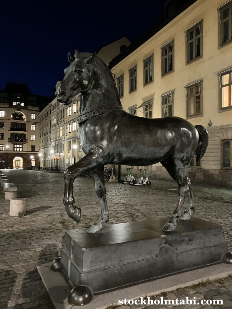 レストランB.A.R.近くの馬の像