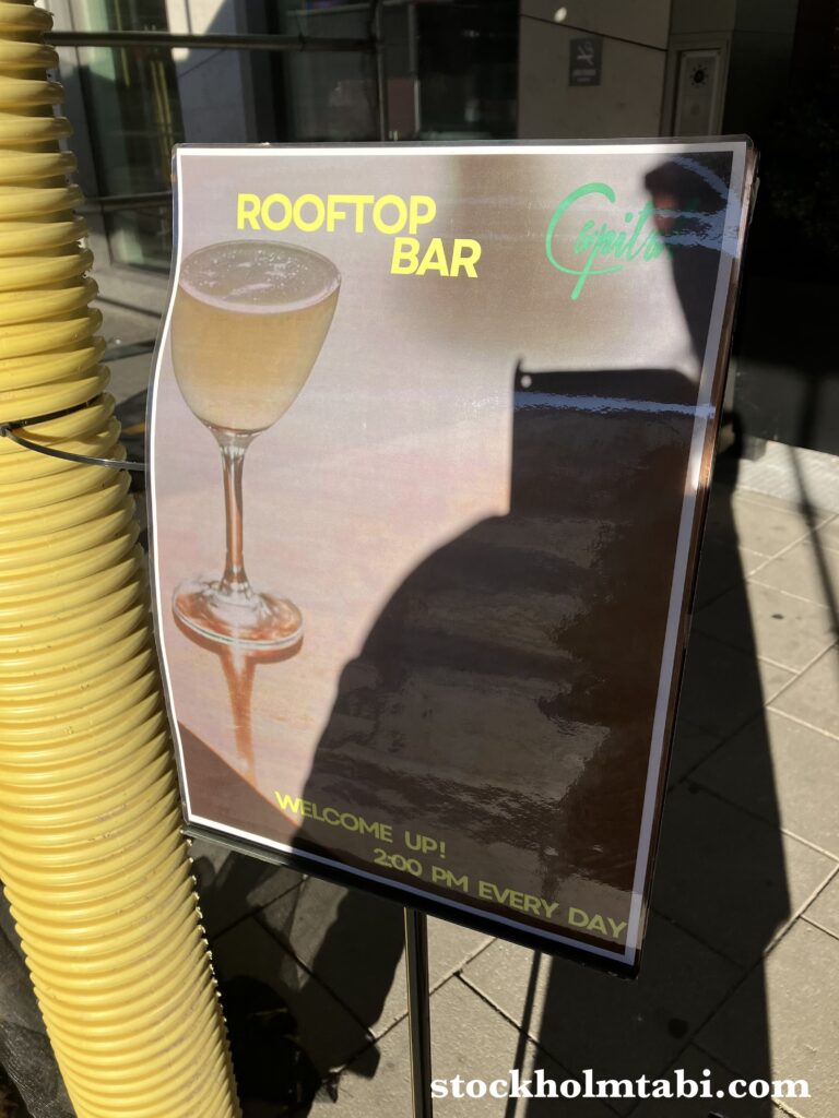 Scandic rooftop bar Capitalの案内板