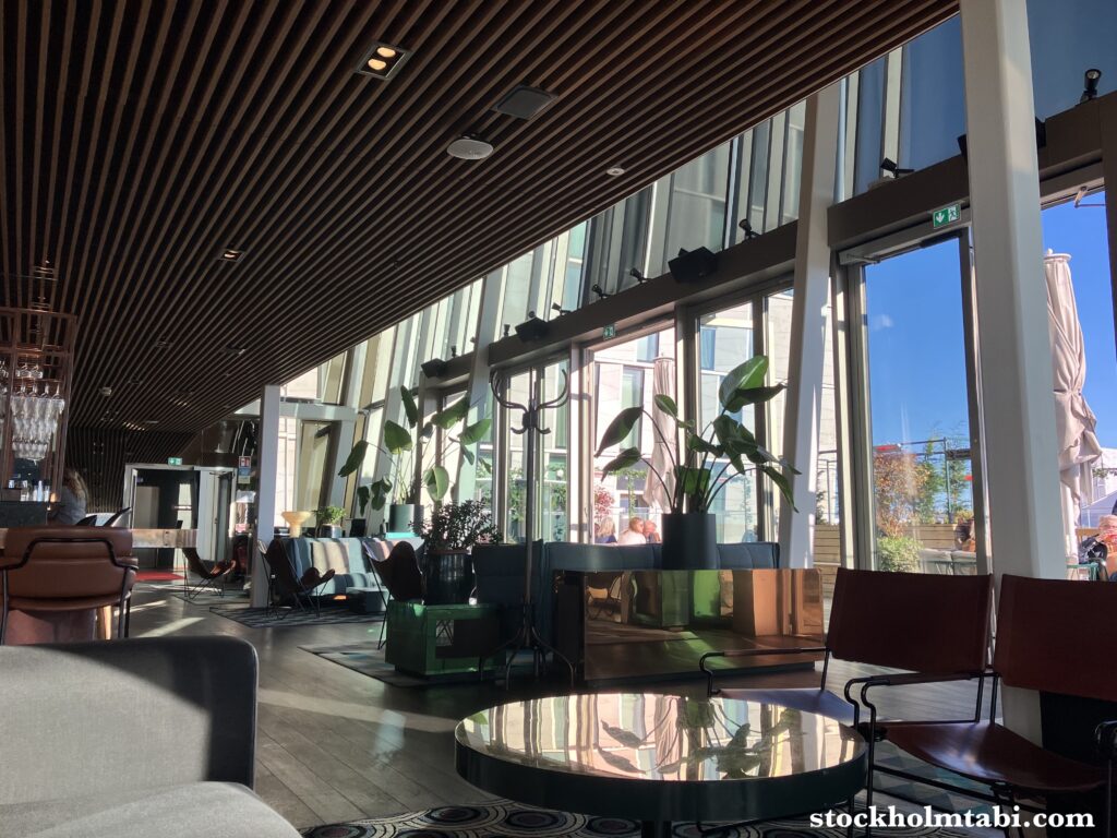 Scandic rooftop bar Capital4のソファ席