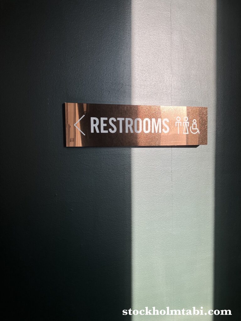Scandic rooftop bar Capitalのトイレの案内板