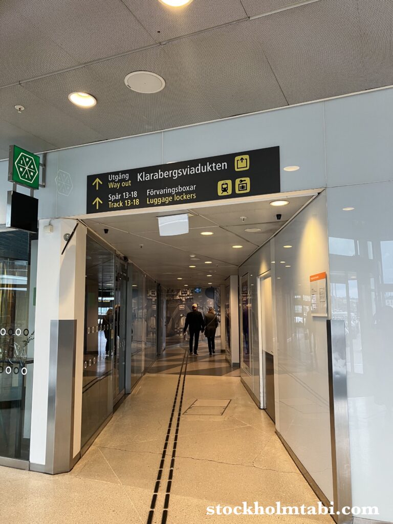 ストックホルム中央駅のロッカーの看板