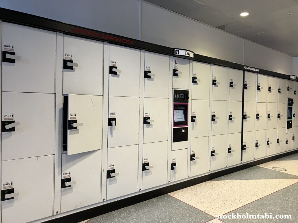 ストックホルム中央駅のずらりと並んだロッカー