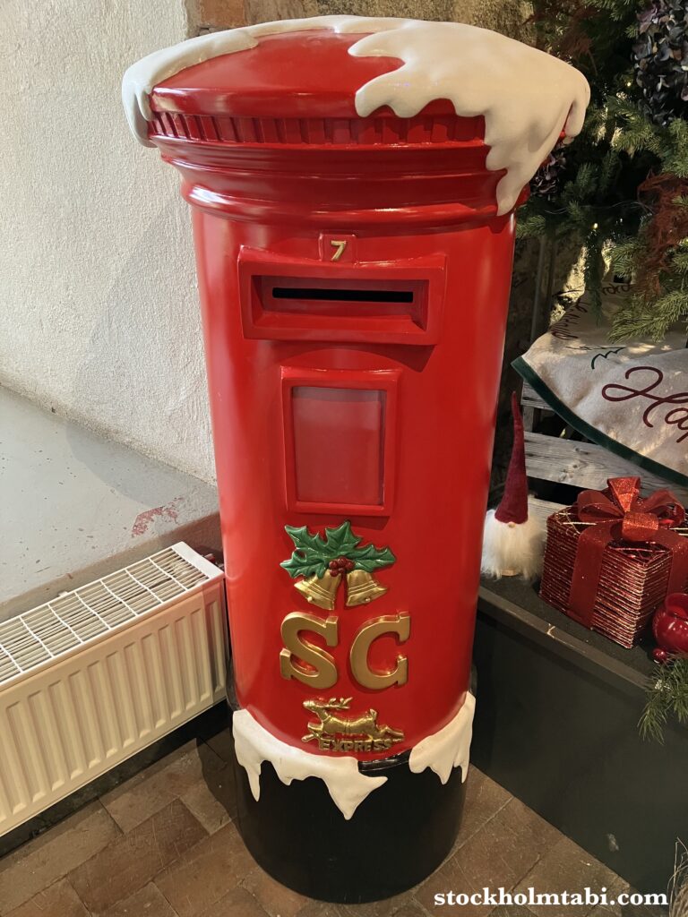 クリスマス仕様の郵便ポスト