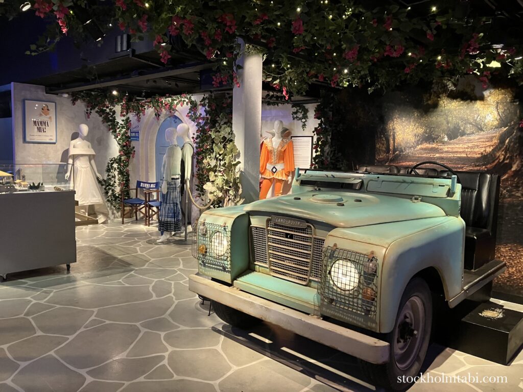 ABBAミュージアム内の車の展示