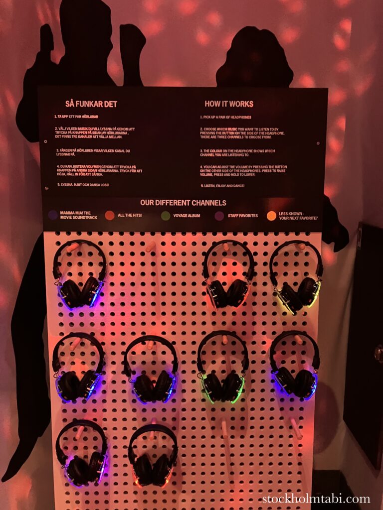 ABBAミュージアム内のディスコのヘッドフォン