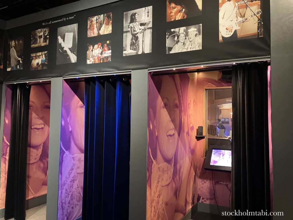 ABBAミュージアム内のカラオケブース