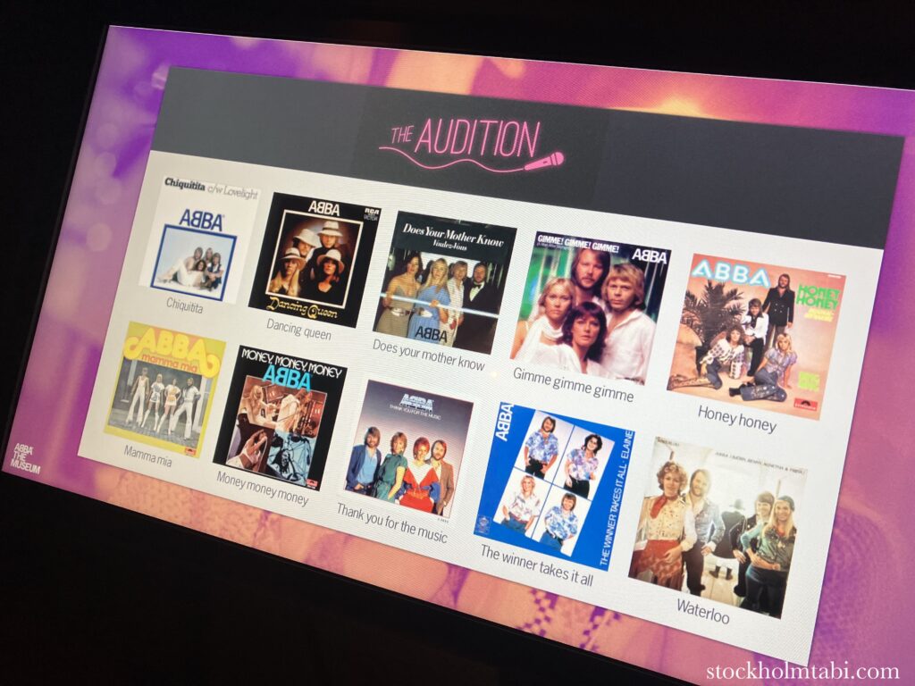 ABBAミュージアム内のカラオケの選曲画面