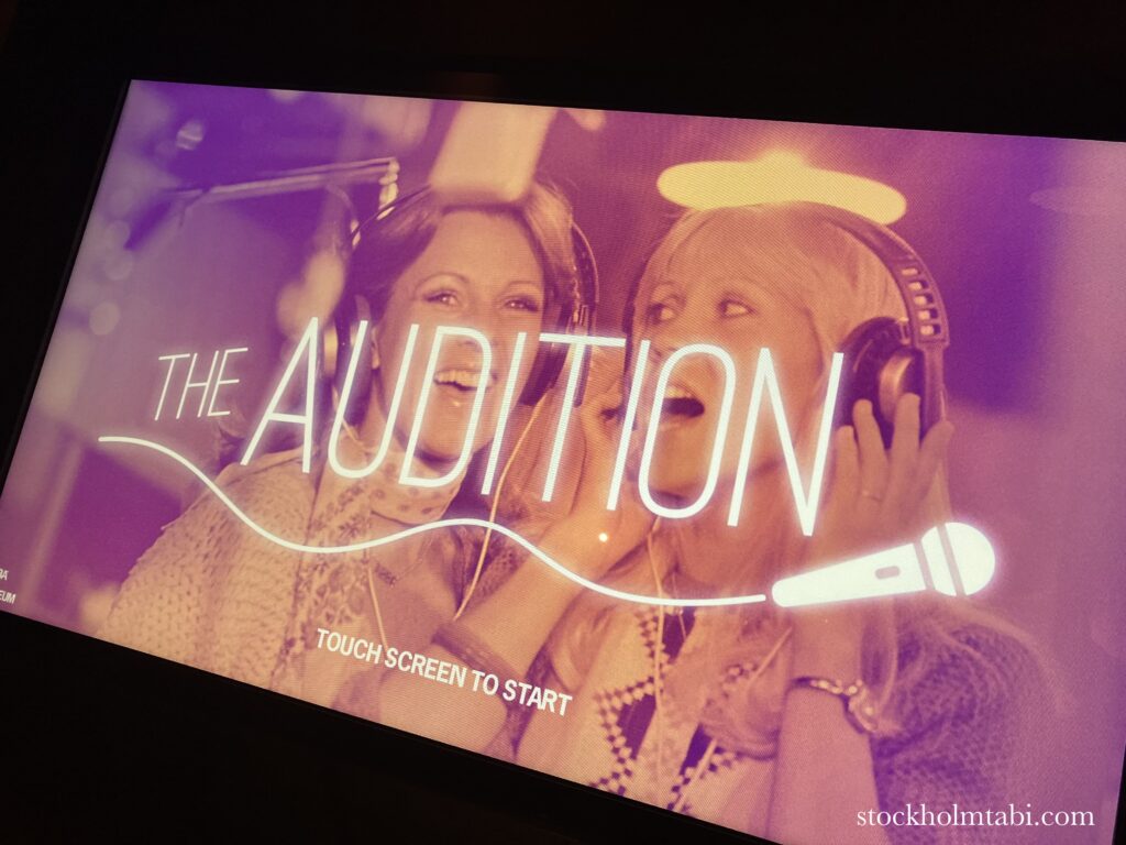 ABBAミュージアム内のカラオケ画面