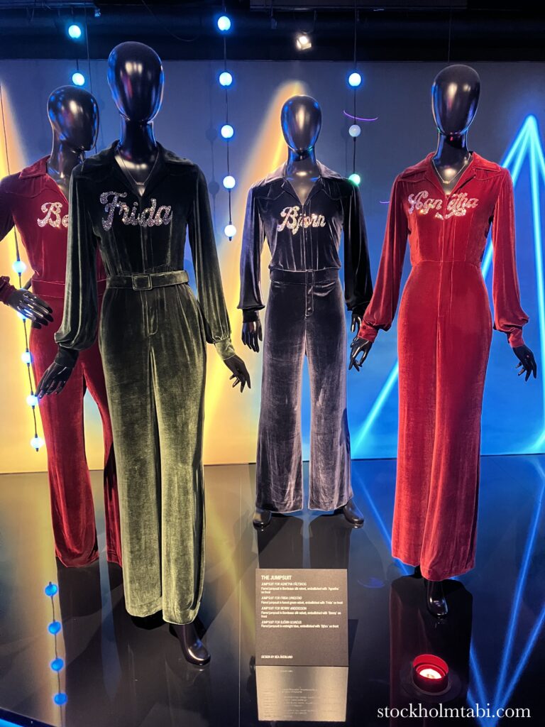 ABBAミュージアム内の衣装展示