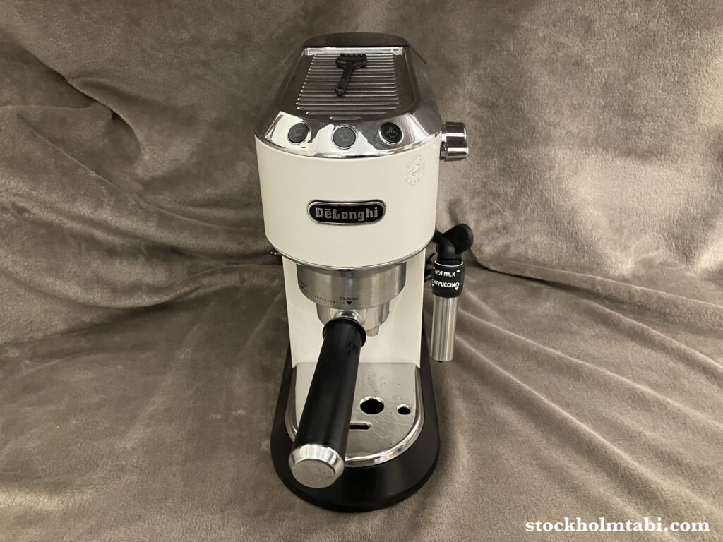 白のデロンギのエスプレッソマシン