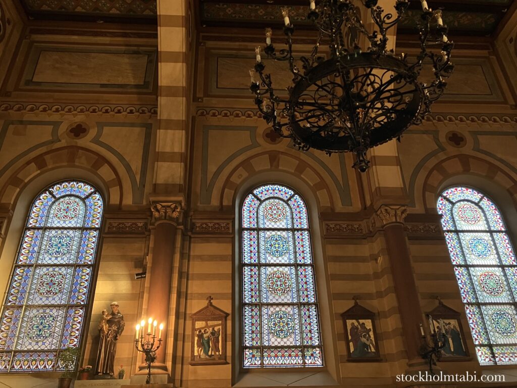 Katolska domkyrkan i Stockholmのステンドグラス