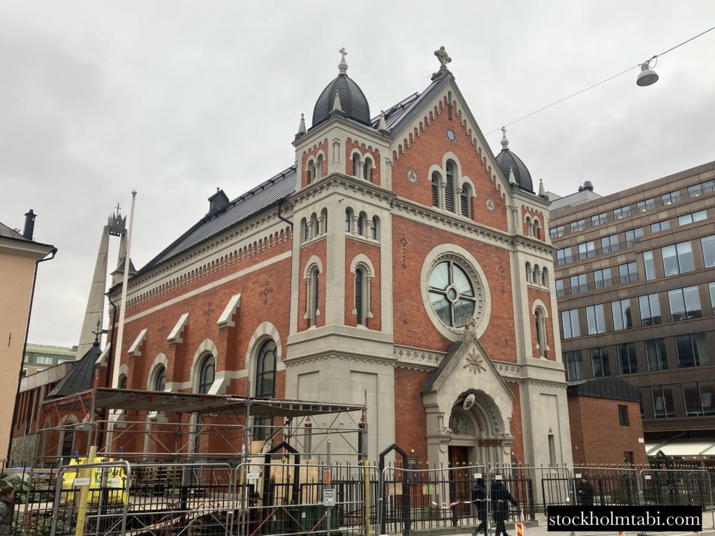 セーデルマルムにあるKatolska domkyrkan i Stockholmの赤いレンガの建物
