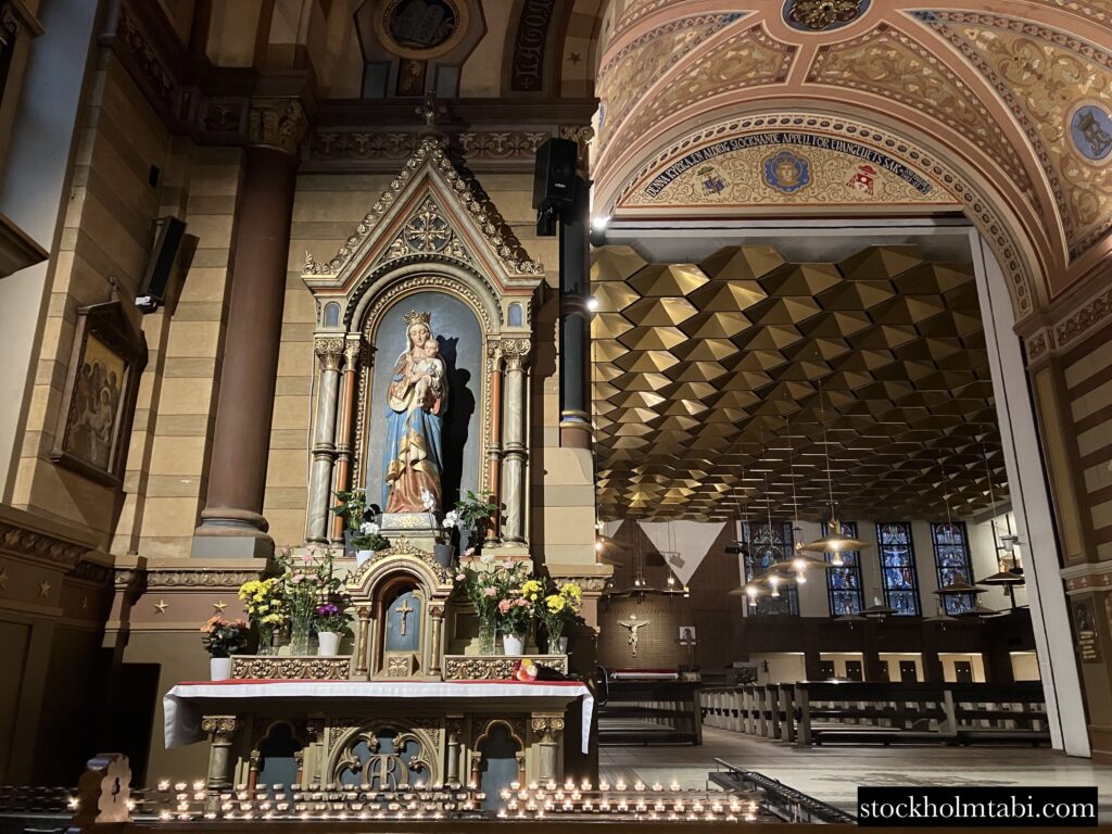 Katolska domkyrkan i Stockholmのマリア像