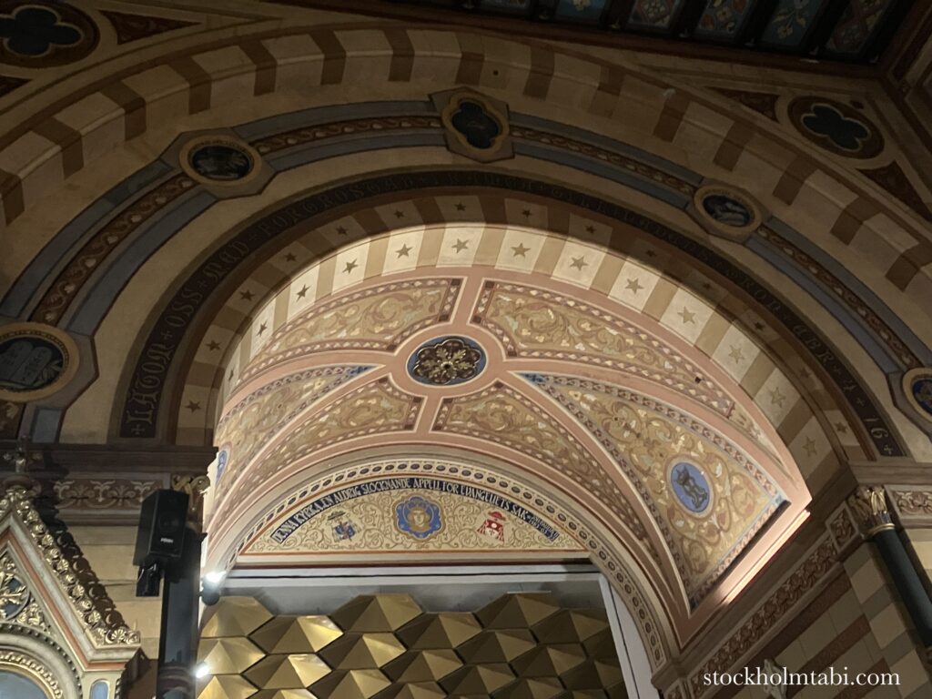 アーチ形のKatolska domkyrkan i Stockholmの天井