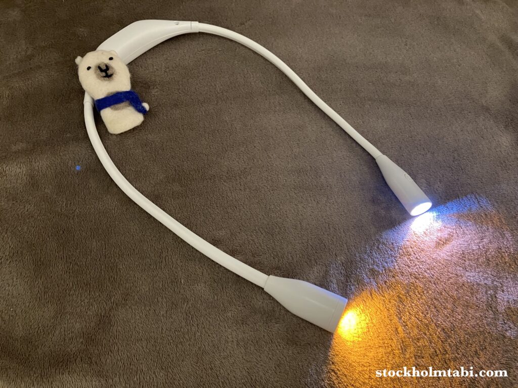 左右で色が違うネックライト