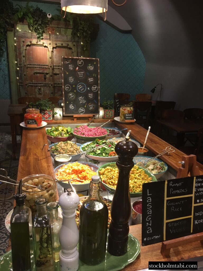 ストックホルムのベジタリアンレストランHermansのカラフルな料理