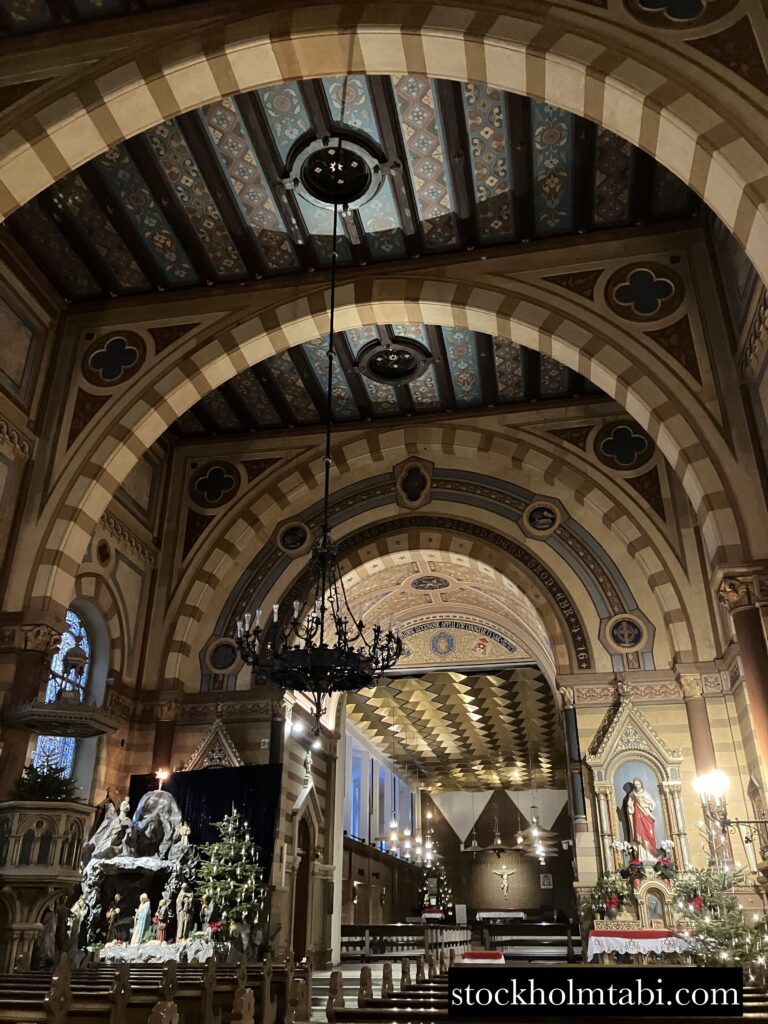 Katolska domkyrkanのアーチ型の天井