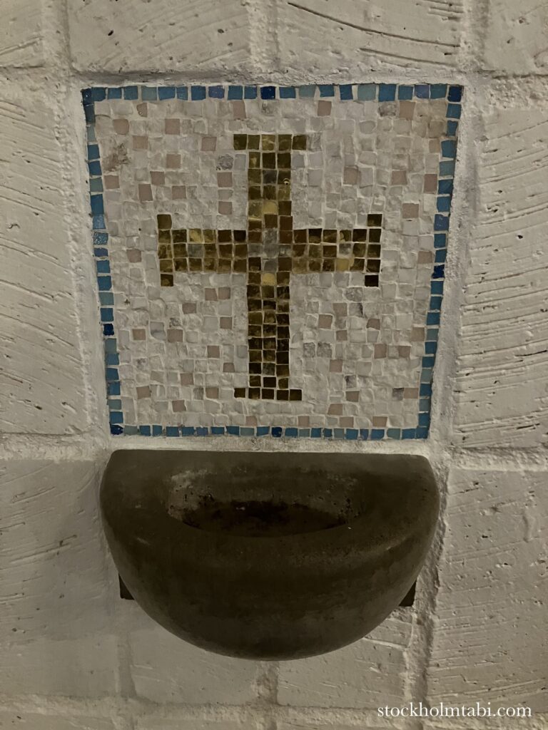 モザイク模様のKatolska domkyrkanの十字架