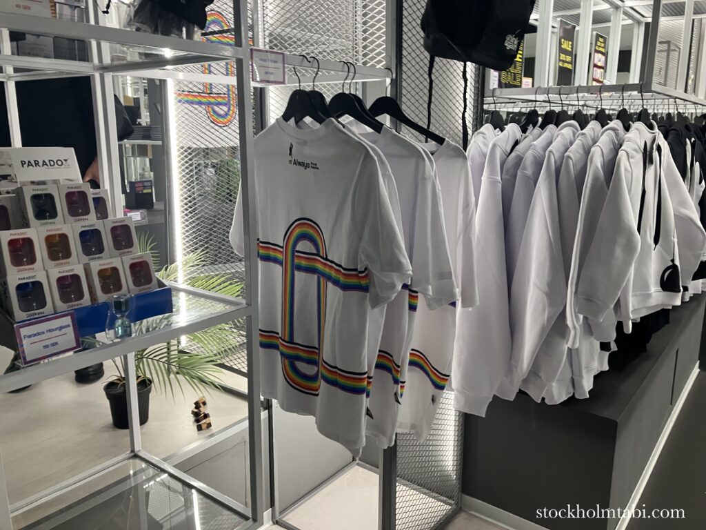 Paradox MuseumのショップのTシャツ